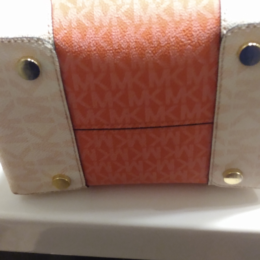 Handbag - Picture 9 of 14